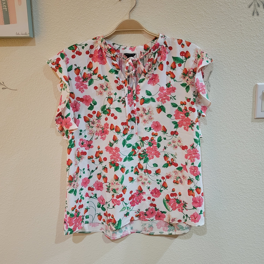 NWT Ann Taylor Floral Pink and Green Women's Blouse Top SIZE Medium